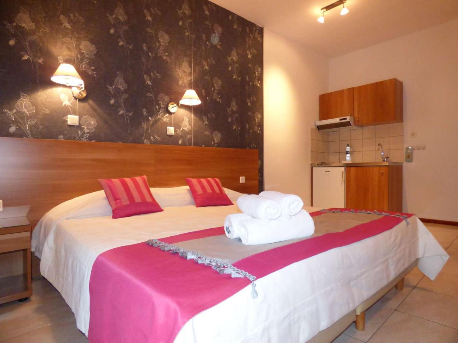 Nikos House Aparthotel Nikíti Kültér fotó